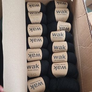 We Are Knitters Baby Alpaca / The Baby Wool Black (15 Skeins)